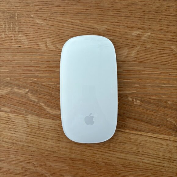 Apple Magic Mouse (Lightning) - White Multi-Touch Surface - Picture 2 of 6